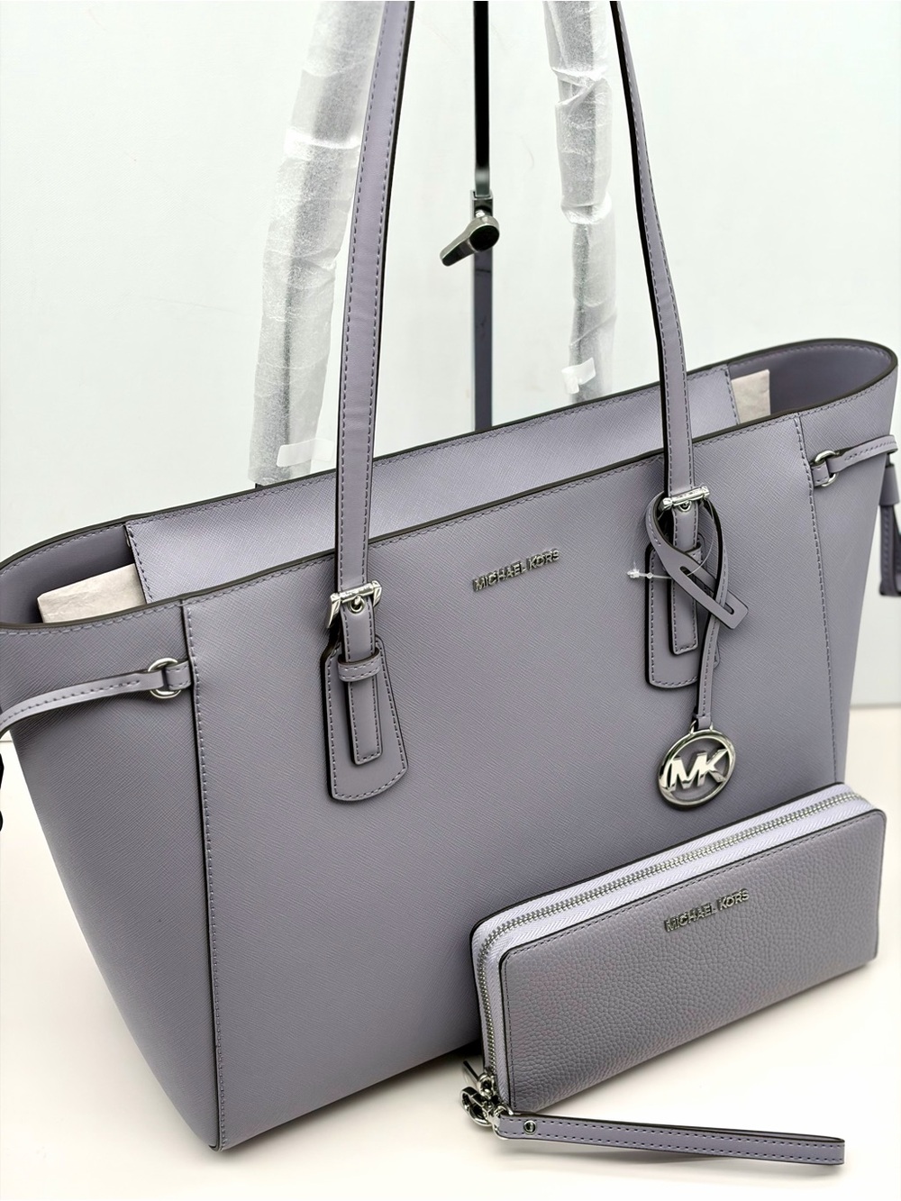 Michael Kors Voyager Large Saffiano Leather Tote Shoulder Bag and Wallet Set - Picture 11 of 13